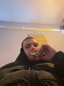 Snapshot of Z1uk chatting on December 11, 2024, 5:59 pm Z1uk online show from December 11, 2024, 5:59 pm