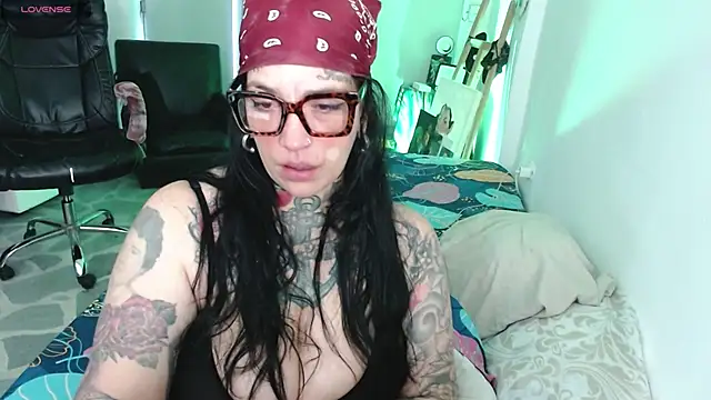 VampGirl1 online show from April 11, 2026, 10:02 pm