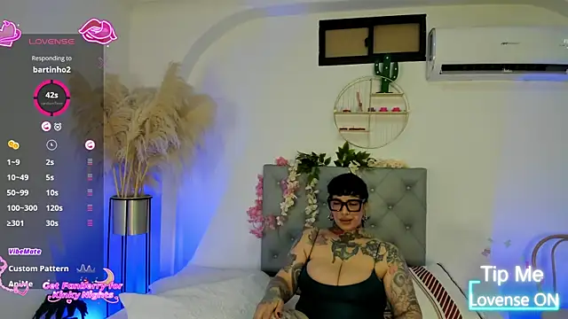 VampGirl1 online show from May 30, 2026, 1:28 pm