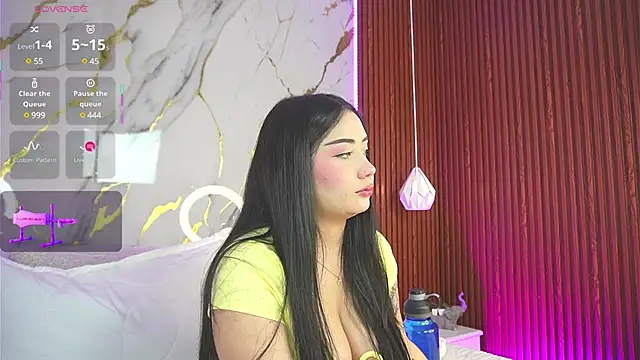 Snapshot of haylie_ chatting on February 24, 2025, 4:38 am haylie online show from February 24, 2025, 4:38 am