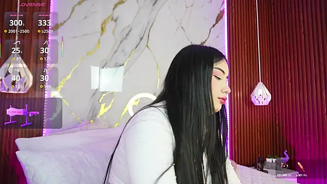 Snapshot of haylie_ chatting on March 13, 2025, 1:32 am haylie online show from March 13, 2025, 1:32 am