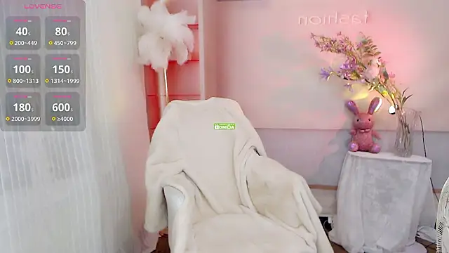 Aili-LL online show from December 6, 2024, 4:19 am