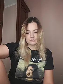 KrissSexi online show from November 3, 2025, 8:29 am