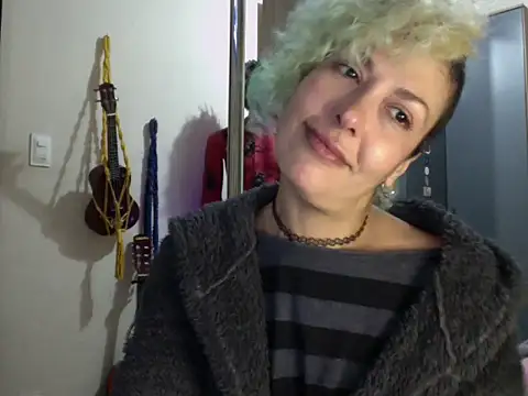 MariLouM online show from June 25, 2026, 8:58 pm