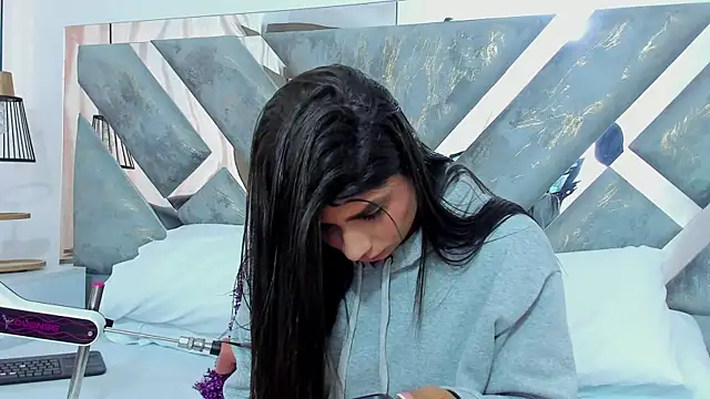 ZiaCalifa online show from October 28, 2025, 12:04 pm