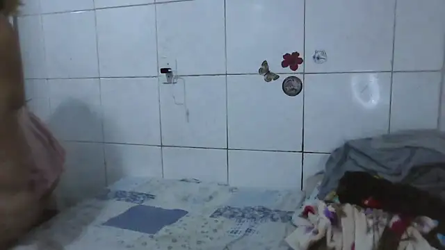 Snapshot of MinaBoss chatting on October 4, 2025, 2:24 am MinaBoss online show from October 4, 2025, 2:24 am