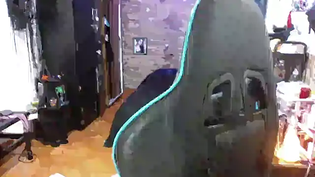 AngelaQueen  online show from December 4, 2025, 4:17 pm