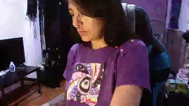 Snapshot of AngelaQueen_ chatting on October 1, 2025, 6:01 pm AngelaQueen  online show from October 1, 2025, 6:01 pm