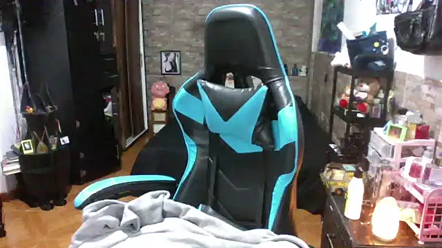 AngelaQueen  online show from April 17, 2026, 6:00 pm