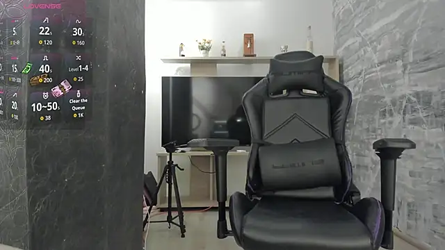 Snapshot of LunaBaker-1 chatting on October 9, 2025, 8:09 pm LunaBaker-1 online show from October 9, 2025, 8:09 pm