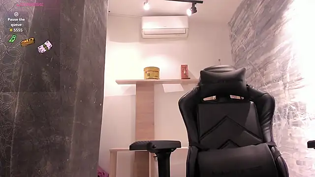 Snapshot of LunaBaker-1 chatting on October 10, 2025, 9:15 pm LunaBaker-1 online show from October 10, 2025, 9:15 pm