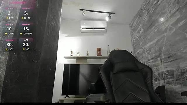 Snapshot of LunaBaker-1 chatting on September 19, 2025, 7:18 pm LunaBaker-1 online show from September 19, 2025, 7:18 pm