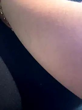 Snapshot of LunaBaker-1 chatting on October 24, 2025, 7:46 pm LunaBaker-1 online show from October 24, 2025, 7:46 pm