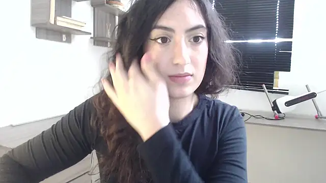 Snapshot of MIYESSI chatting on October 4, 2025, 6:53 pm MIYESSI online show from October 4, 2025, 6:53 pm