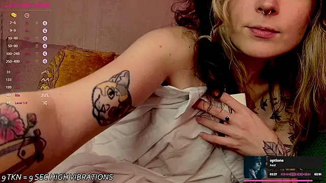 Snapshot of IttyKitty chatting on October 22, 2025, 10:19 pm IttyKitty online show from October 22, 2025, 10:19 pm