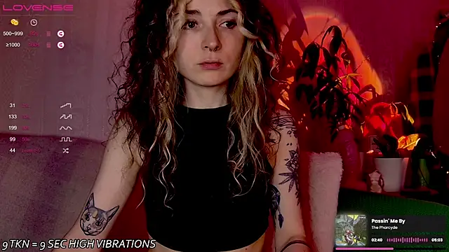 Snapshot of IttyKitty chatting on October 29, 2025, 9:03 pm IttyKitty online show from October 29, 2025, 9:03 pm