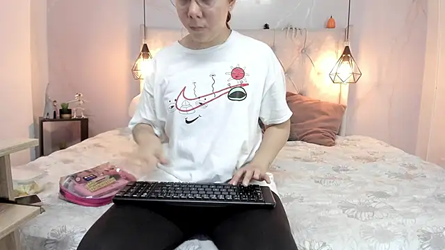 Snapshot of SakuraLee_ chatting on October 15, 2025, 1:52 pm SakuraLee  online show from October 15, 2025, 1:52 pm