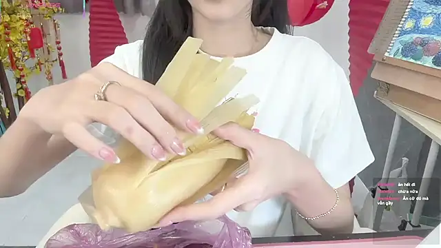 Snapshot of Your-Sunshine chatting on February 16, 2026, 7:29 am Your-Sunshine online show from February 16, 2026, 7:29 am