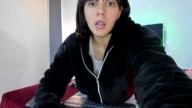 Snapshot of charlott_lens chatting on January 14, 2026, 9:07 pm charlott lens online show from January 14, 2026, 9:07 pm