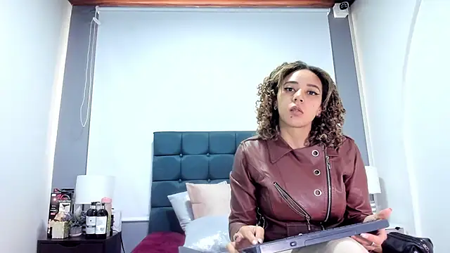 Snapshot of charlott_lens chatting on November 15, 2025, 12:53 pm charlott lens online show from November 15, 2025, 12:53 pm