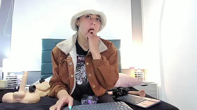 Snapshot of charlott_lens chatting on October 16, 2025, 6:38 pm charlott lens online show from October 16, 2025, 6:38 pm