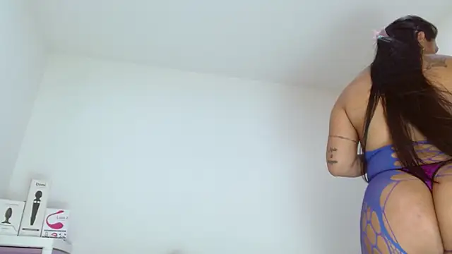 sashacreamy  online show from September 23, 2025, 4:08 am