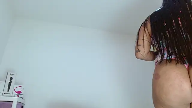 sashacreamy  online show from October 3, 2025, 3:20 am