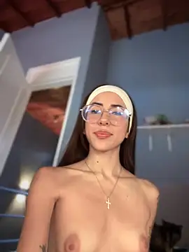 Snapshot of lauravasquez chatting on October 23, 2025, 7:34 pm lauravasquez online show from October 23, 2025, 7:34 pm