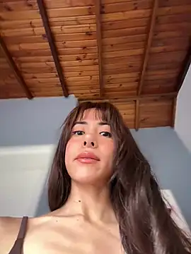 lauravasquez online show from April 11, 2026, 4:21 pm