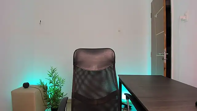 Snapshot of camille-rose chatting on February 24, 2025, 9:41 pm camille-rose online show from February 24, 2025, 9:41 pm