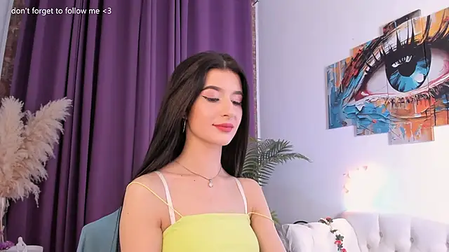 LauraCoy online show from November 25, 2025, 8:42 pm