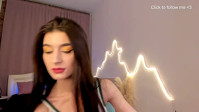 LauraCoy online show from December 5, 2025, 7:55 pm