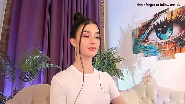 LauraCoy online show from June 3, 2026, 9:30 pm