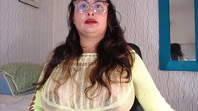 Snapshot of NadiaWhite chatting on October 4, 2025, 11:56 am NadiaWhite online show from October 4, 2025, 11:56 am