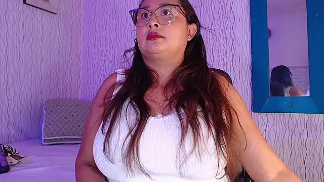 NadiaWhite online show from February 10, 2025, 6:24 pm