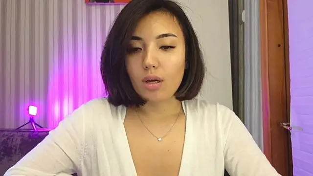 lily  foster online show from October 8, 2025, 9:44 am