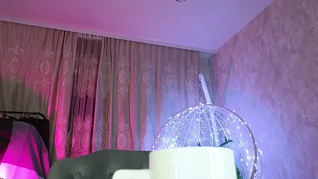 lily  foster online show from December 22, 2025, 8:31 pm