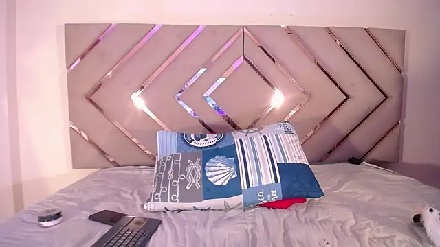 Raven foxter1 online show from November 15, 2025, 8:29 am