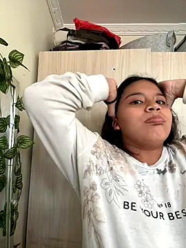 Snapshot of moncerrat_luna chatting on October 15, 2025, 10:18 pm moncerrat luna online show from October 15, 2025, 10:18 pm