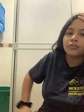 moncerrat luna online show from November 4, 2025, 2:15 am