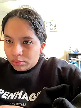 Snapshot of moncerrat_luna chatting on October 16, 2025, 10:18 pm moncerrat luna online show from October 16, 2025, 10:18 pm