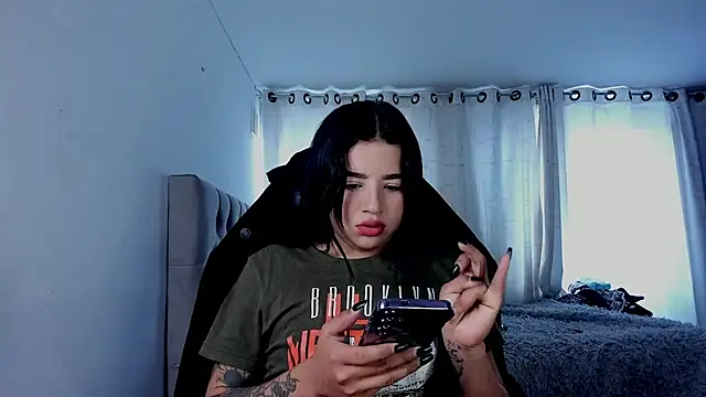 Snapshot of aliice_walker_ chatting on February 16, 2026, 3:43 pm aliice walker online show from February 16, 2026, 3:43 pm