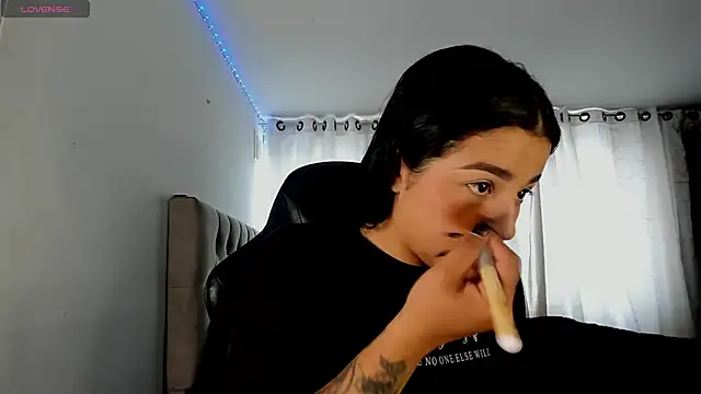 Snapshot of aliice_walker_ chatting on February 2, 2026, 2:16 pm aliice walker online show from February 2, 2026, 2:16 pm