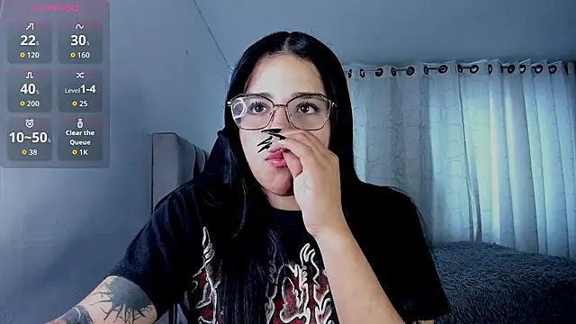 Snapshot of aliice_walker_ chatting on February 23, 2026, 5:35 pm aliice walker online show from February 23, 2026, 5:35 pm