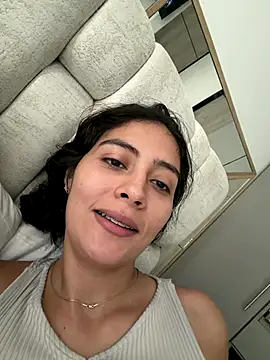 Sophie  Foxxx online show from December 18, 2025, 3:27 pm