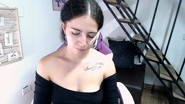 samantha baby  online show from October 8, 2025, 7:14 pm