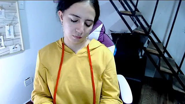 samantha baby  online show from September 18, 2025, 6:11 pm