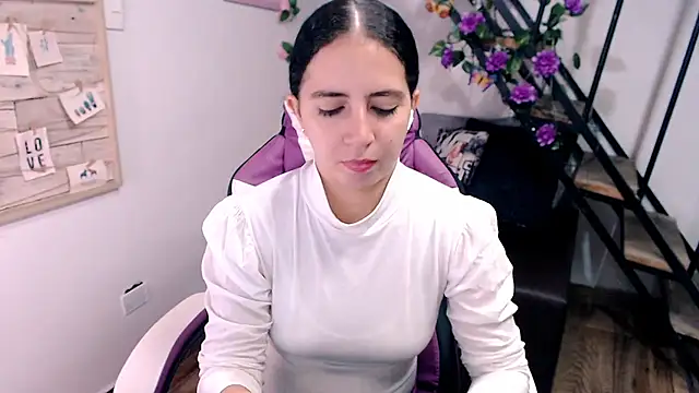 samantha baby  online show from April 16, 2026, 5:14 pm