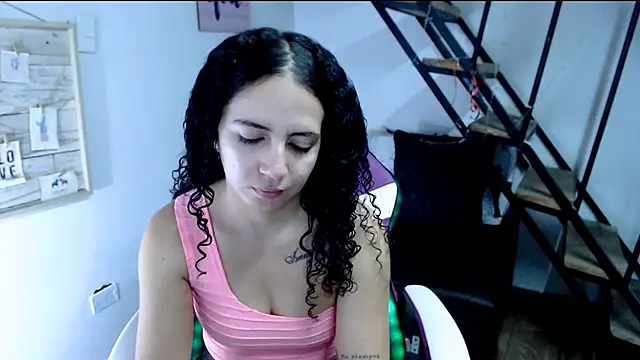 samantha baby  online show from September 13, 2025, 2:17 pm