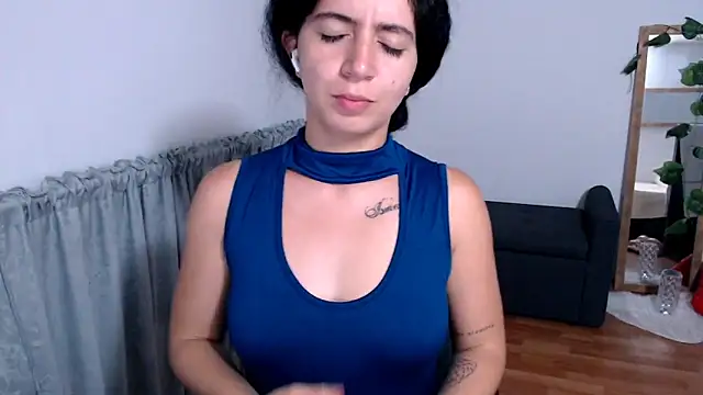 samantha baby  online show from November 16, 2025, 5:45 am